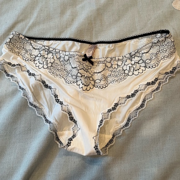 Victoria Secret Intimates Matching Set - Picture 4 of 8